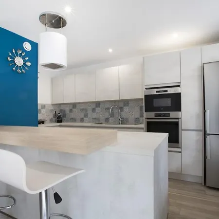 Chic! 3-Br, Porte De Versailles, Parking, Metro Apartment